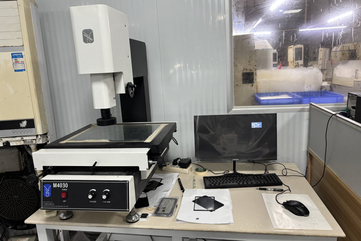 Automated silk-screen printing line -- multi-color precision printing