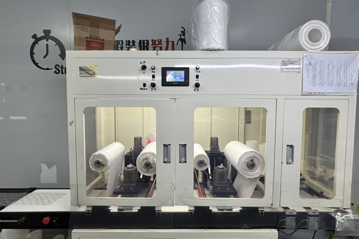 Winson Optics cleanroom environment -- precision optical component processing