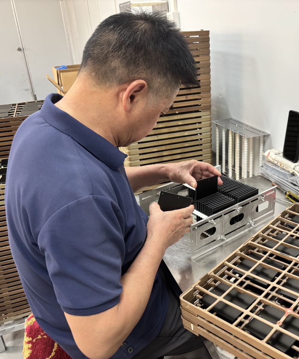 Winson Optics automated precision lens production line and dust-free cleanroom environment
