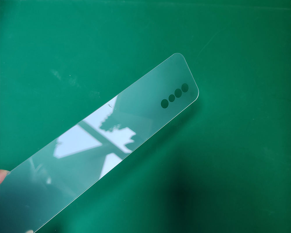 High gloss 90-110 GU etched AG glass on 8K consumer display